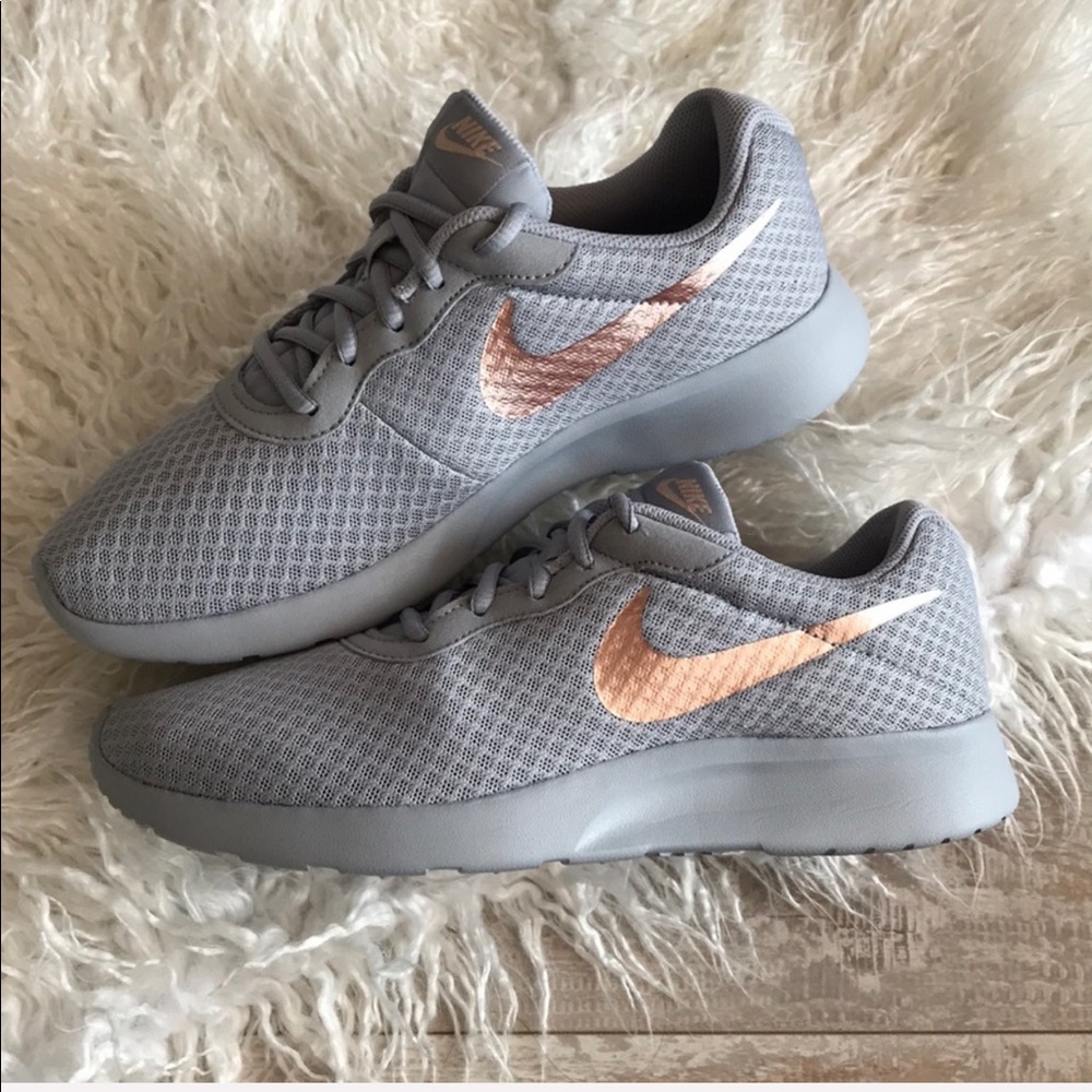 NWT Nike tanjun Rose Gold swoosh - Picture 5 of 7
